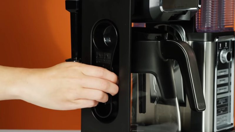 making coffee machine descaler